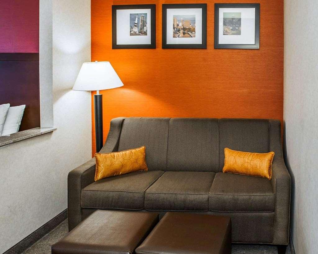 Spark By Hilton Indianapolis Northeast Fishers Room photo